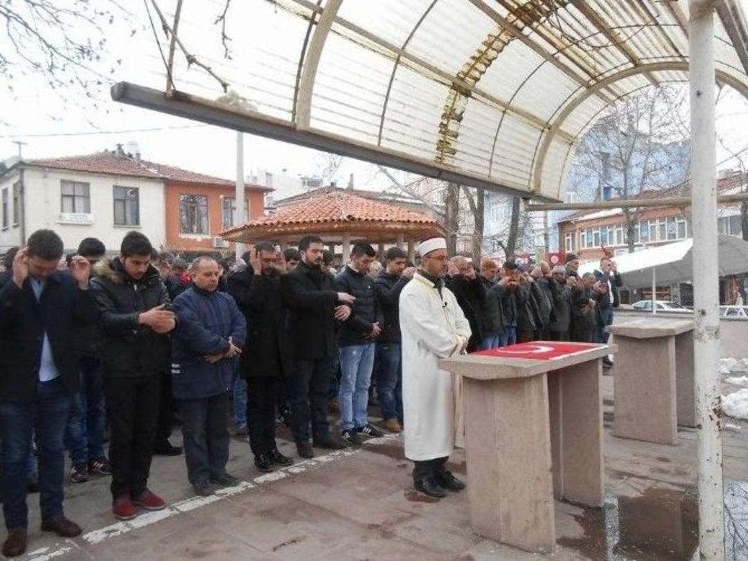 Fırat &Ccedil;akıroğlu İ&ccedil;in Dursunbey&rsquo;de Gıyabi Cenaze Namazı Kılındı