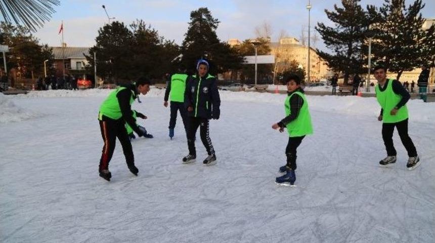 Erzurum B&uuml;y&uuml;kşehir Belediyesi&rsquo;nden &rsquo;buz Pateni Ş&ouml;leni&rsquo;