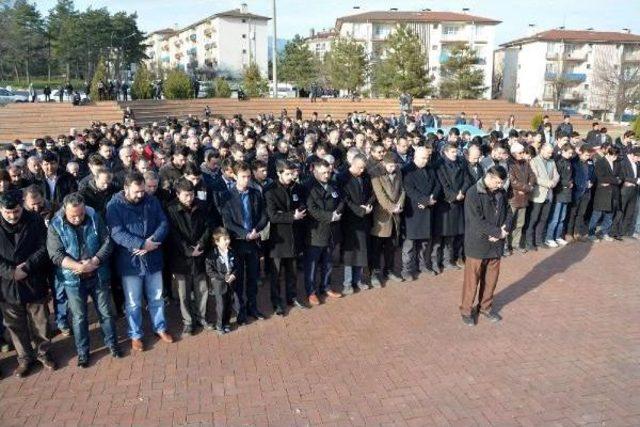 Karabük'te Öldürülen Çakıroğlu Için Gıyabi Cenaze Namazı