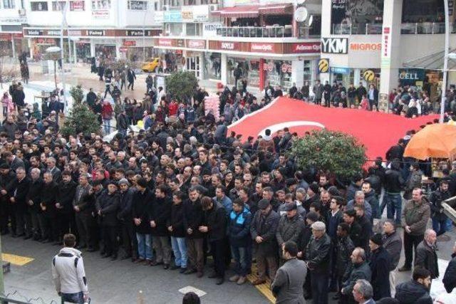 Bolu Ve Düzce'de Ülkücü Çakıroğlu Için Gıyabi Cenaze Namazı Kılındı