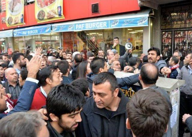 Çakıroğlu Için Düzenlenen Yürüyüşte 'zafer Işareti' Gerginliği