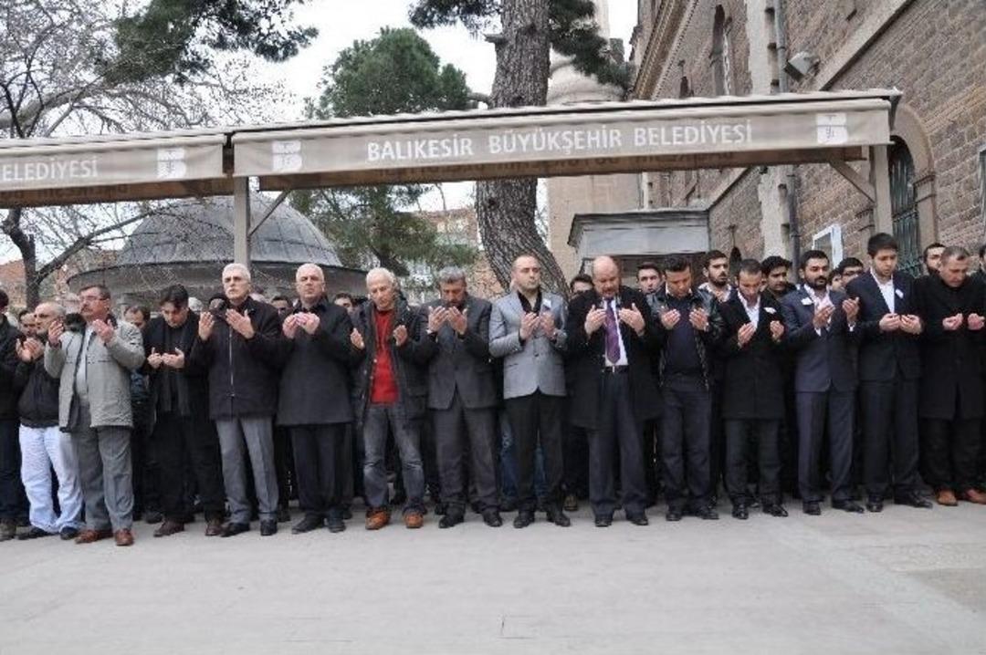 Balıkesir&rsquo;de Fırat Cakıroğlu İ&ccedil;in Gıyabi Cenaze Namazı Kılındı