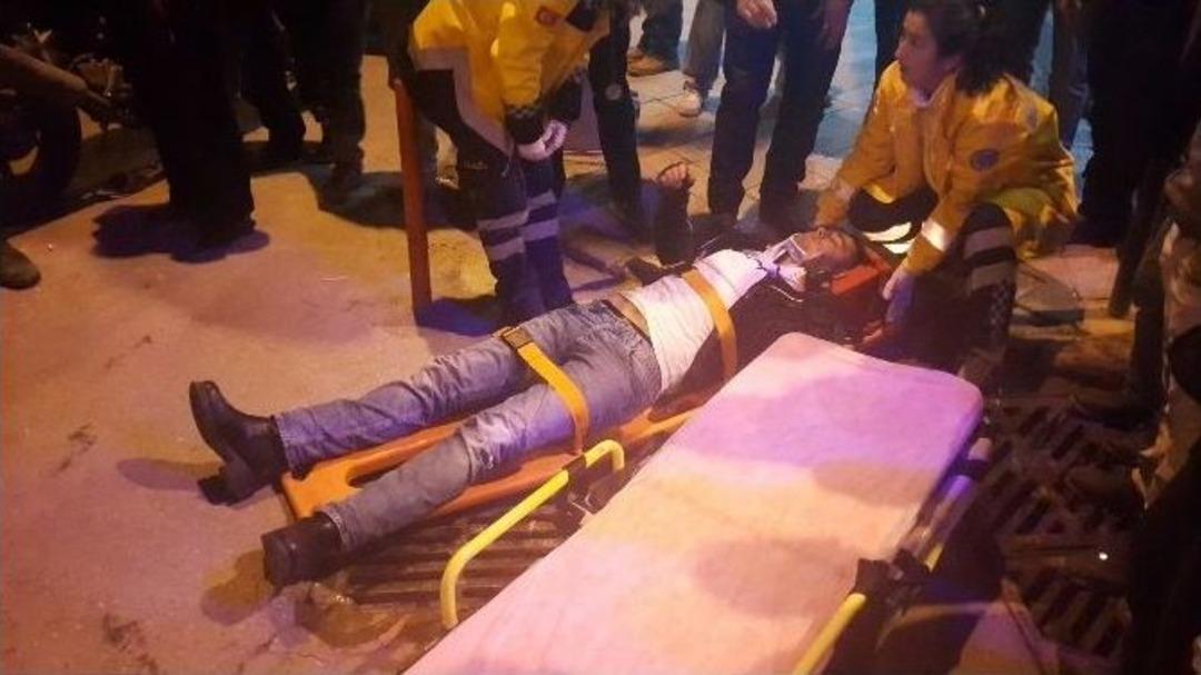 İzmit&rsquo;te Otomobille Motosiklet &Ccedil;arpıştı: 1 Yaralı