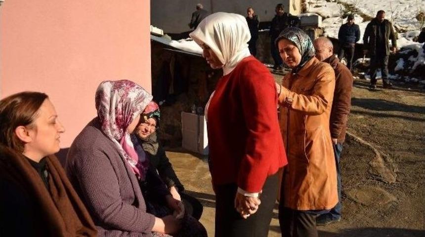 K&ouml;seoğlu Trabzonlu Şehidin Anne Ve Babasını Ziyaret Ederek Acılarını Paylaştı