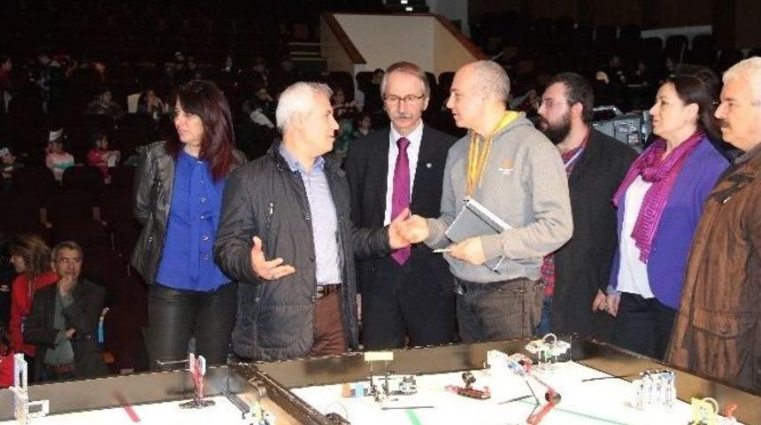 K&uuml;&ccedil;&uuml;k Bilim Adamları Robotlarını Yarıştırdı