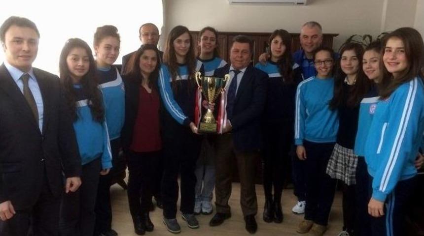 S&ouml;ke Ege Koleji Kız Voleybol Takımı 3. Lig&rsquo;de