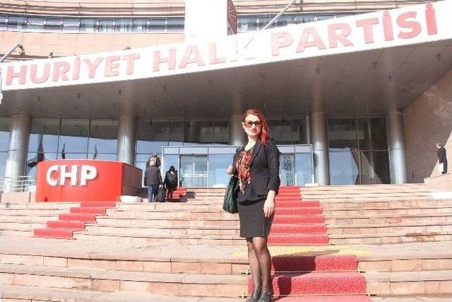 Chp’nin En Genç Ve İlk Kadın Aday Adayı Başvurusunu Yaptı