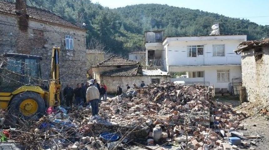 Kuşadası&rsquo;nda Yanan Ev İmece İle Yapılacak