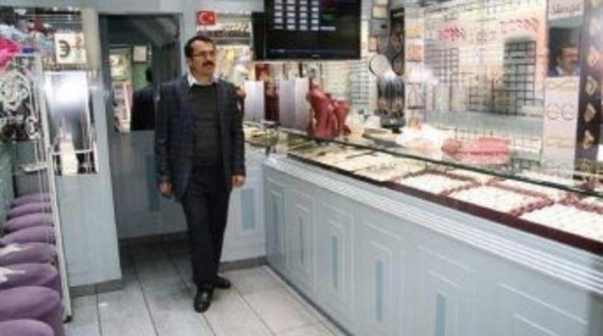 Kuyumcuyu Soymak İsterken Polise Yakalandı