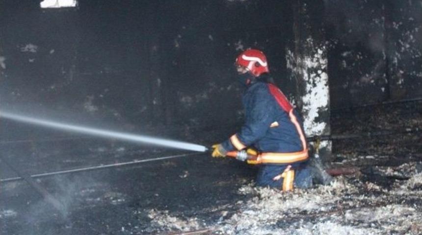 Karap&uuml;r&ccedil;ek&rsquo;te Boş Tavuk &Ccedil;iftliği Yandı