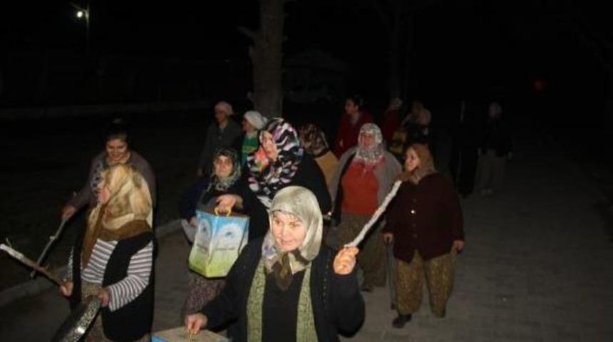 Mahalledeki M&uuml;zikhole Kadınlardan Tepki