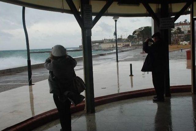 Didim&rsquo;de Fırtına Hayatı Olumsuz Y&ouml;nde Etkiledi 1