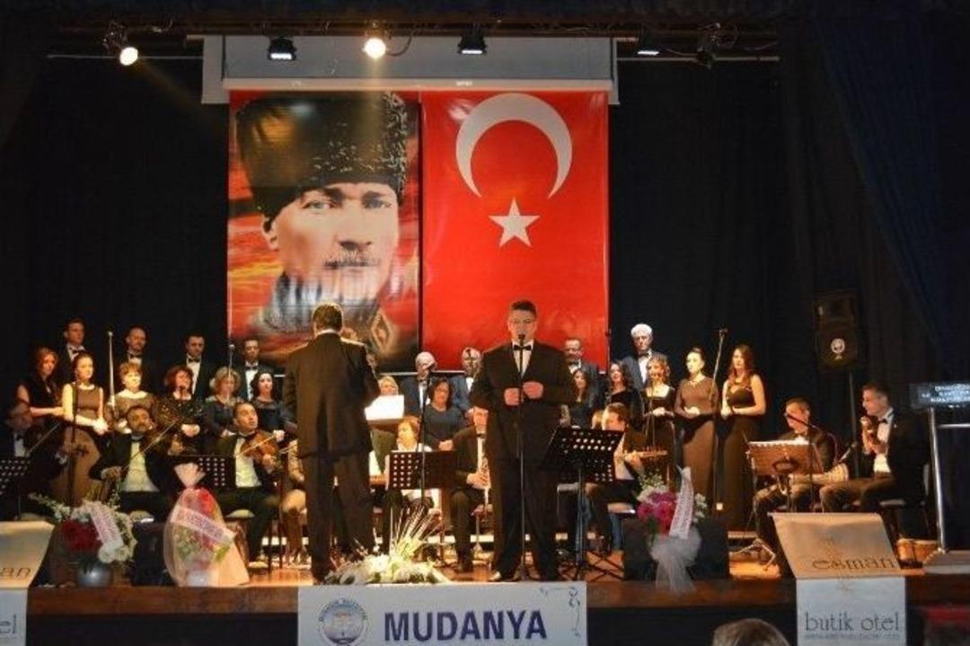 Sanat&ccedil;ı G&ouml;khan Sezen&rsquo;e Konserde Doğum G&uuml;n&uuml; S&uuml;rprizi