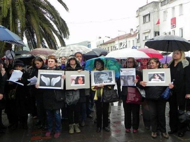 Foça'da Yağmur Altında Özgecan Protestosu