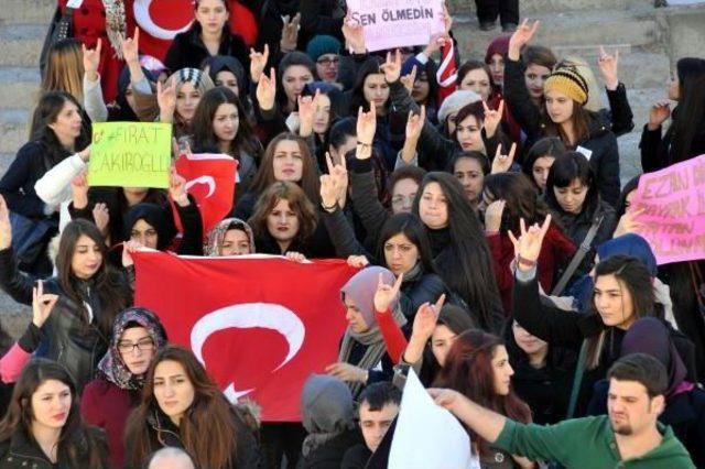 Cumhuriyet Üniversitesi'nde 'fırat Çakıroğlu' Yürüyüşü