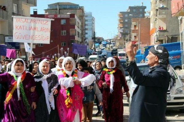 Şırnak'ta Dbp'li Kadınlar, Kadına Şiddeti Yürüyüşle Protesto Etti