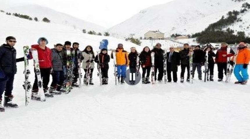 Et&uuml;&rsquo;de Temel Kayak Eğitimi Başladı