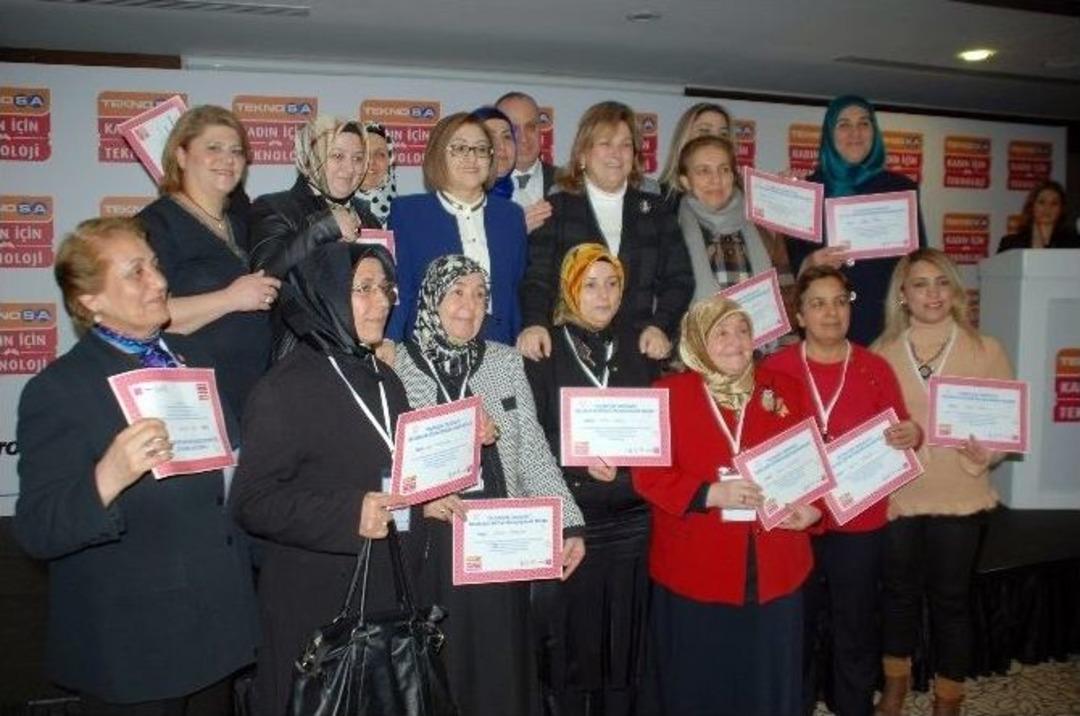 &lsquo;kadın İ&ccedil;in Teknoloji&rsquo; Projesini Tamamlayan Kadınlar Sertifikalarını Aldı