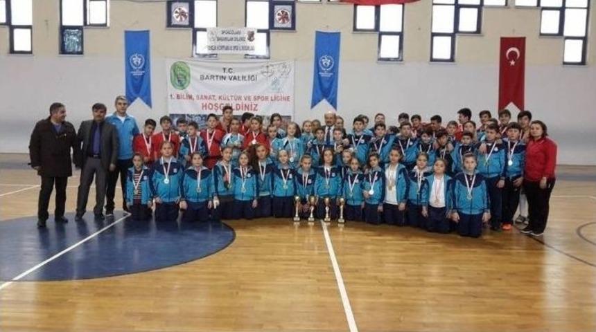 Ak&ccedil;ames&ccedil;it Hentbol İl Birincisi Oldu