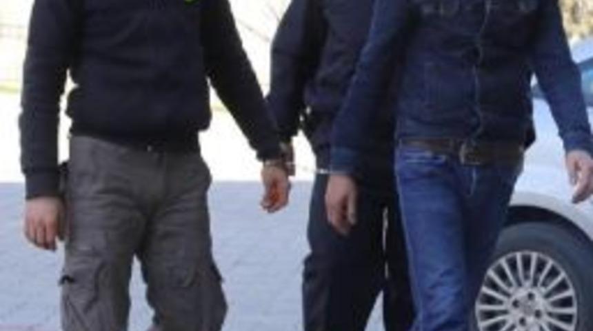 Babasını &Ouml;ld&uuml;renin Kardeşinin Evini Yaktı