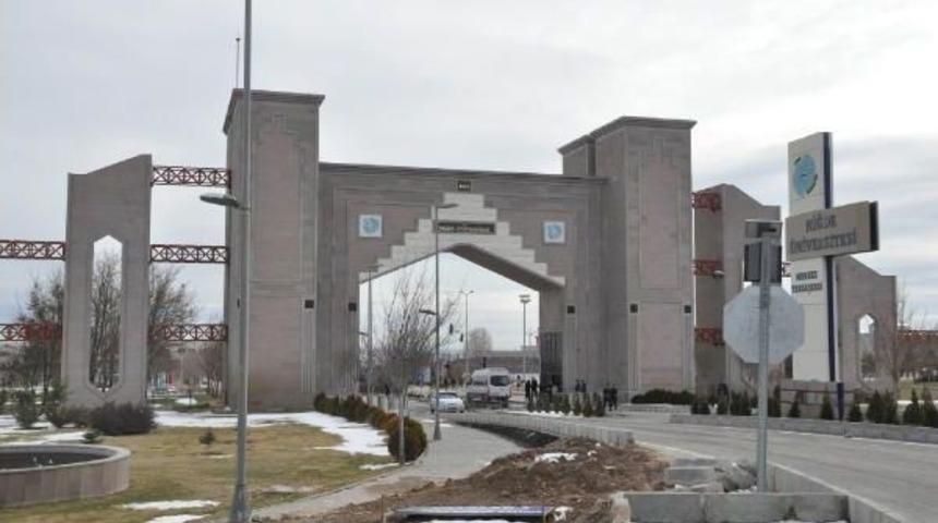 Niğde &Uuml;niversitesi'nde Kavga: 2 Yaralı, 4 G&ouml;zaltı