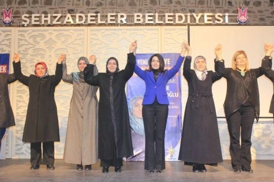 Ayşe Hekimoğlu Aday Adaylığını A&ccedil;ıkladı