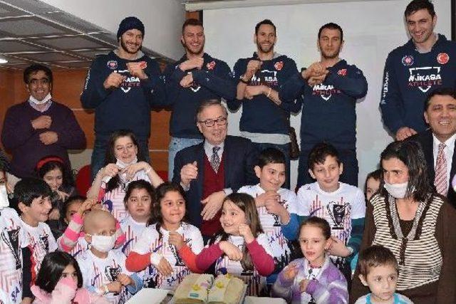 Halkbank Erkek Voleybol Takımı Oyuncularından Anlamlı Ziyaret