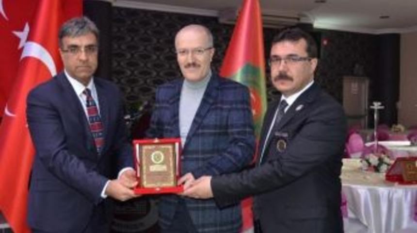 Gazilerden Kafaoğlu&rsquo;na Plaket