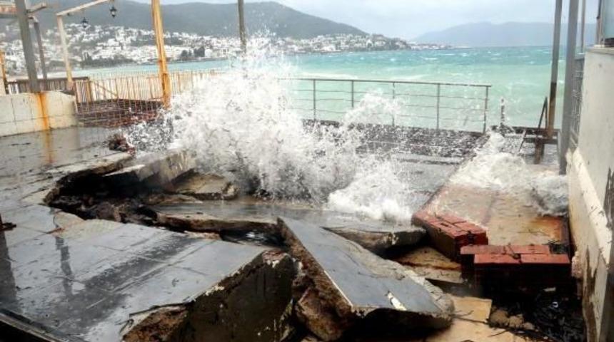 Bodrum'da Fırtına Hayatı Olumsuz Etkiliyor