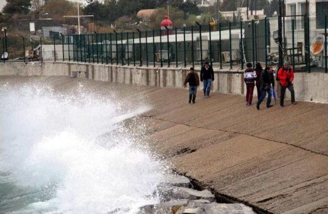 Bodrum'da Fırtına Hayatı Olumsuz Etkiliyor