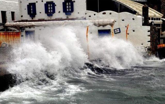 Bodrum'da Fırtına Hayatı Olumsuz Etkiliyor