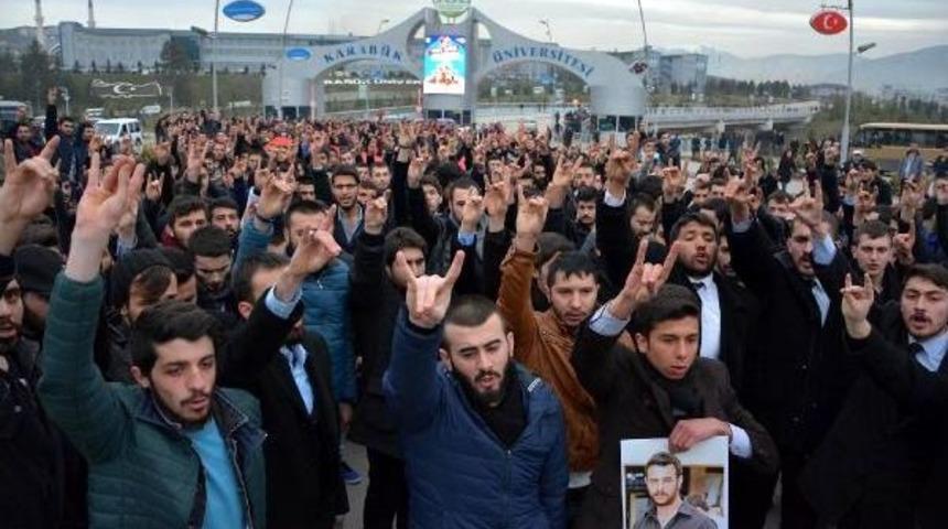 Karab&uuml;k &Uuml;niversitesi'nde '&ccedil;akıroğlu' Protestosu