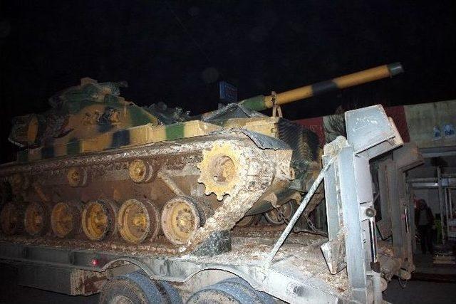 Tank Ve Zırhlı Araç Sevkiyatı Gece De Sürdü