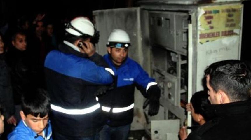 Lastik Yakıp Elektrik Kesintilerini Protesto Ettiler (2)