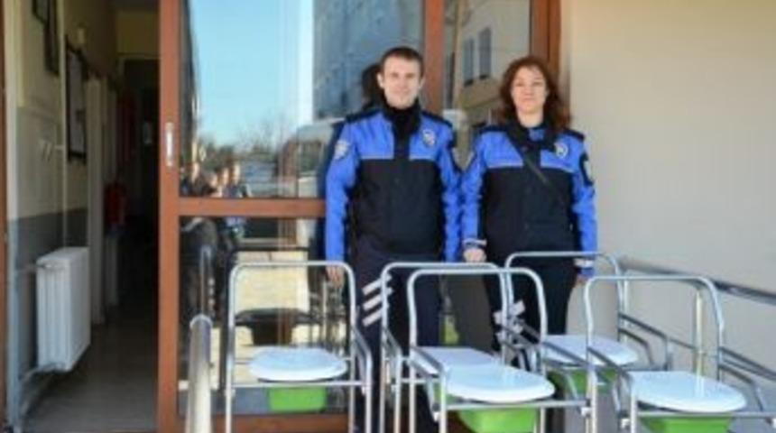 10 Sandalye İhtiya&ccedil; Sahiplerine Teslim Edildi