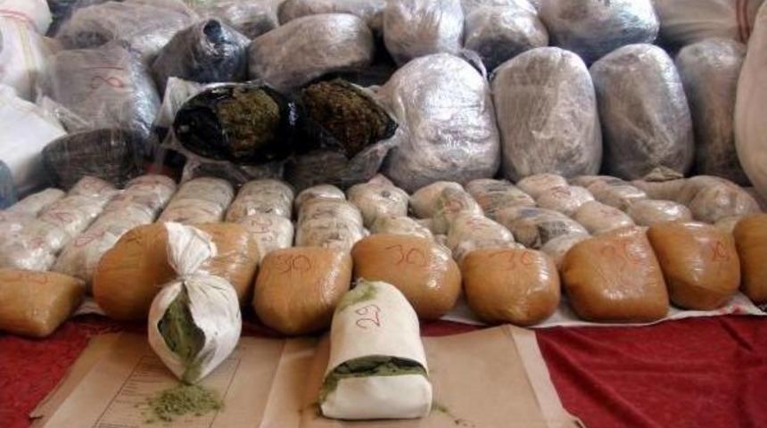 Sivas'ta Bir Kamyonda 1 Ton 221 Kilo Esrar Ele Geçti