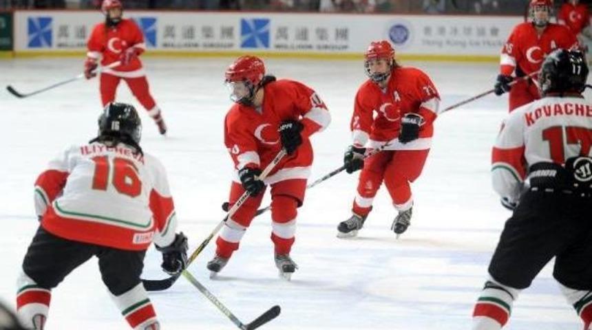 T&uuml;rkiye Buz Hokeyi Kadın Milli Takımı, Hong Kong'ta Namağlup Şampiyon Oldu