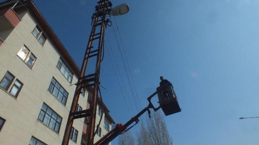 Malazgirt&rsquo;te Sokak Lambaları Yenileniyor