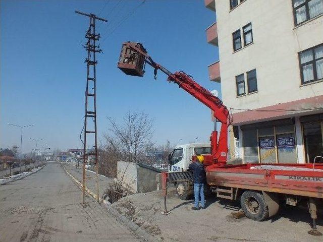 Malazgirt’te Sokak Lambaları Yenileniyor