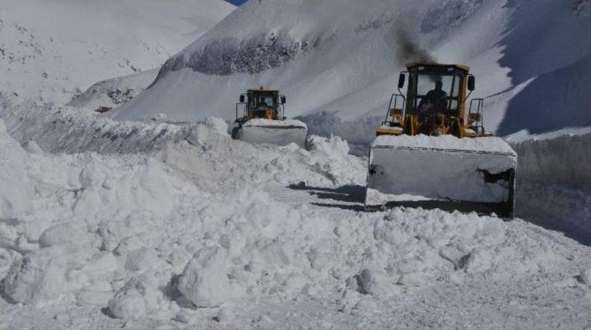 Van-bah&ccedil;esaray Yolu Ulaşıma A&ccedil;ıldı