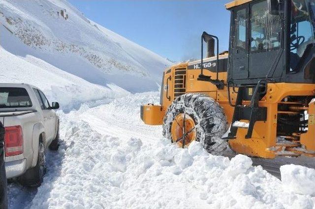 Van-bahçesaray Yolu Ulaşıma Açıldı