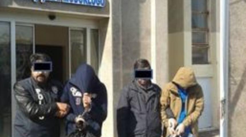 Polis Ş&uuml;phe &Uuml;zerine 2 Kişiyi Yakaladı, Hırsılık Şebekesi &Ccedil;ıktı