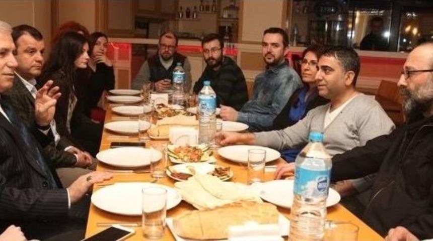 Nil&uuml;fer Belediye Başkanı Bozbey&rsquo;den &Ccedil;gd&rsquo;ye Hayırlı Olsun Ziyareti