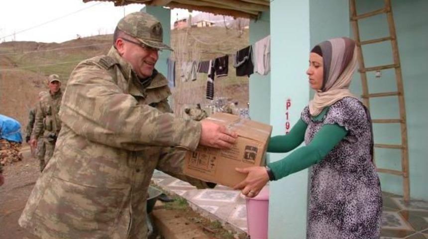 Mehmet&ccedil;ik, Şemdinli'deki Şehit Ailelerini Unutmadı