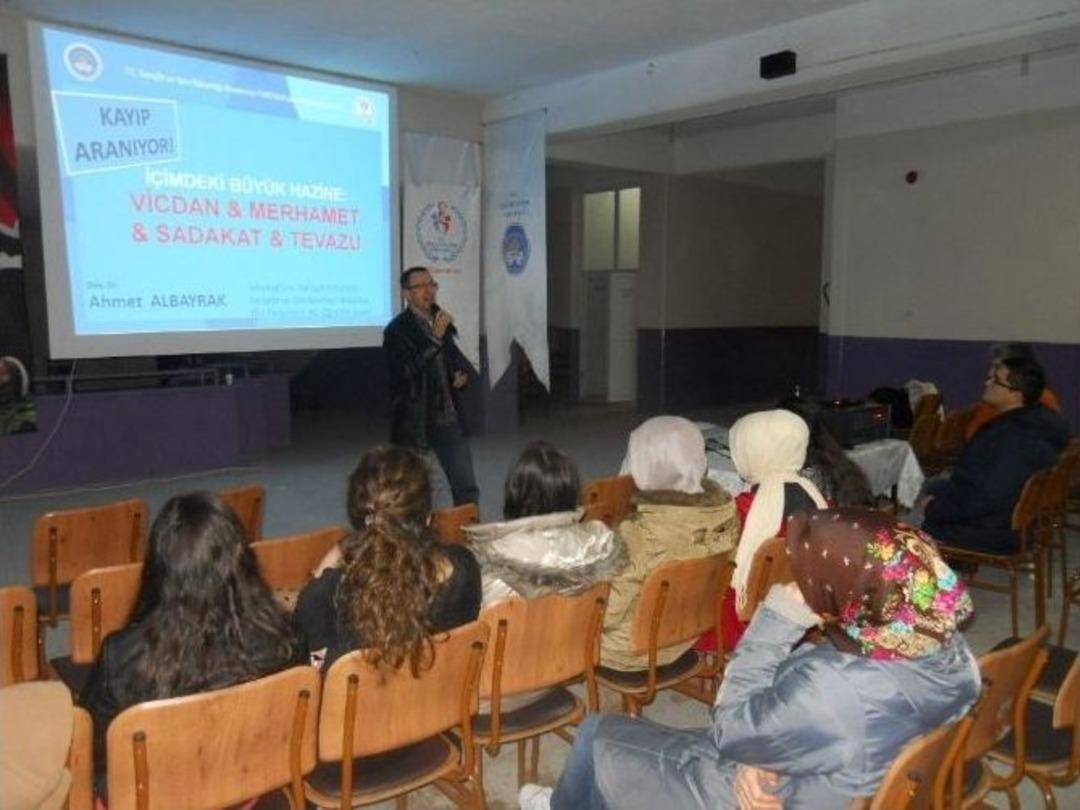 Yurt &Ouml;ğrencilerine &rsquo;liderlik&rsquo; Semineri