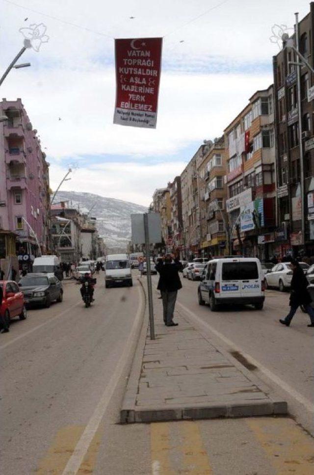 Tokat’Ta Mhp'den 'şah Fırat' Operasyonuna Pankartlı Tepki