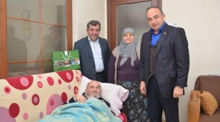 &Uuml;z&uuml;lmez, Ev Ziyaretlerini S&uuml;rd&uuml;rd&uuml;