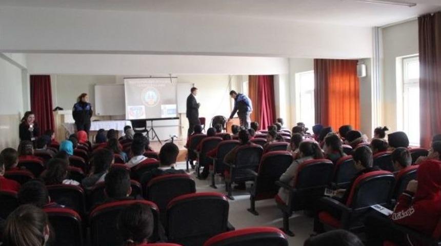 &Ouml;ğrencilere &rsquo;sosyal Medya&rsquo; Semineri