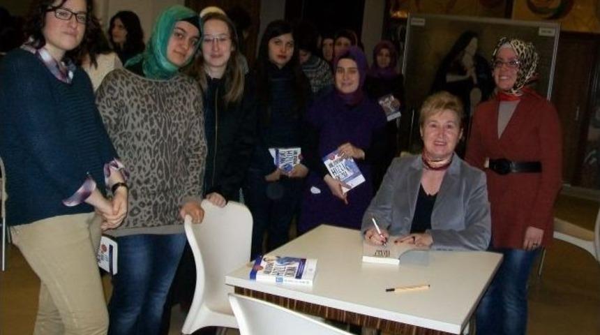 Eskişehirli Eğitimci - Yazar G&uuml;lseren Şeny&uuml;zl&uuml; Okurlarıyla Buluştu