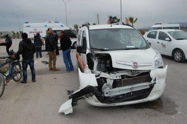 Ceyhan’da Trafik Kazası: 4 Yaralı
